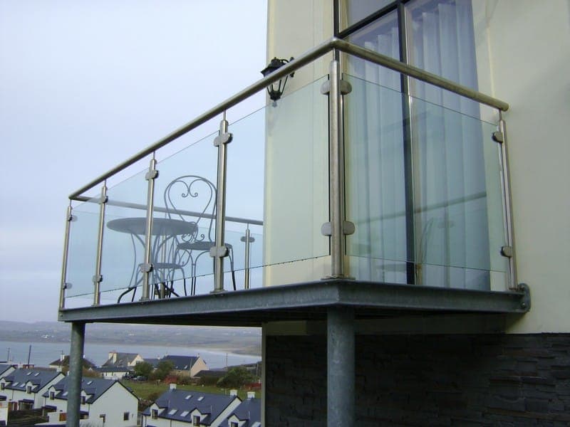 Balustrade din sticlă securizată — lucrare Segani 8